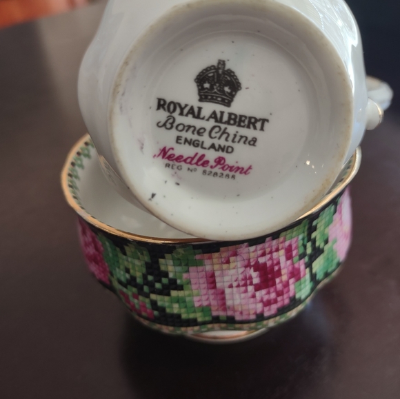 Royal Albert Needle Point Cream and Sugar Bowl. Beautiful details. - Picture 5 of 6